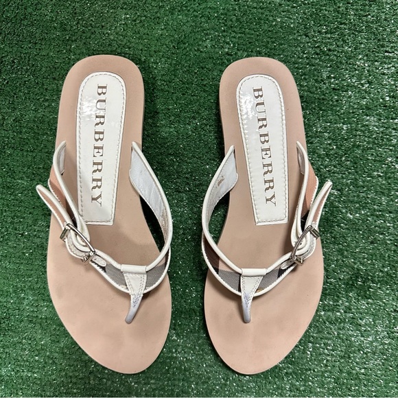 Burberry Size 9 Beige Leather Mules Sandals - Picture 1 of 6
